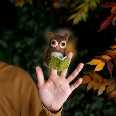 Fingerpuppe Eule mit Buch