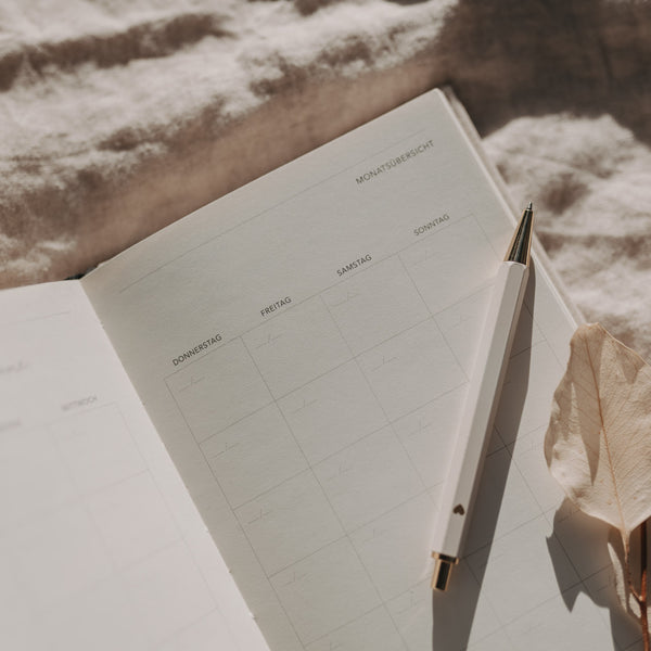 Undatierter Terminkalender Eulenschnitt